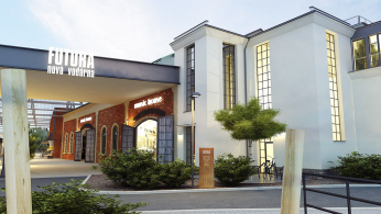 Společenský hudební dům s bary