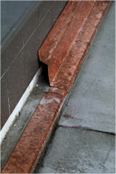 Obr. 19a: Mechanická ochrana hydroizolačního povlaku provedená podle předcházejícího detailu