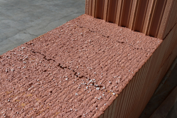 Zdění broušených cihel na silikátově-disperzní maltu HELUZ SIDI