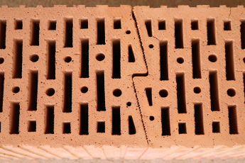 Akustická cihla HELUZ AKU Z 17,5 broušená