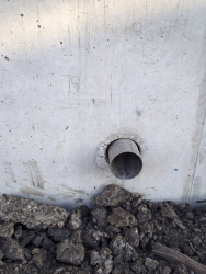 Trhlina malé šířky – opěrná stěna