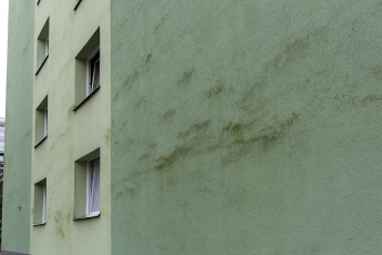 Fasáda před obnovou