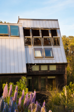 Střešní okna FAKRO pro ambiciózní rekonstrukci domu na kalifornském pobřeží