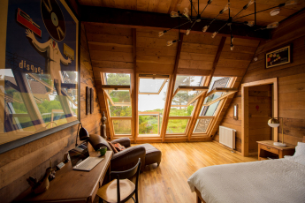 Střešní okna FAKRO pro ambiciózní rekonstrukci domu na kalifornském pobřeží