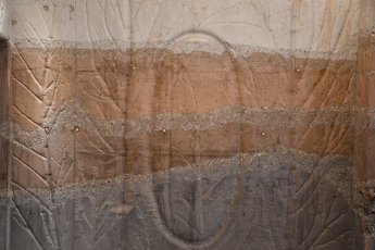 DRN – Palác Národní, Praha; autor: Ing. arch. Stanislav Fiala. Na stavbě se uplatnil barevný beton Colorcrete® v pestré škále barev. V přízemí byly zkombinovány barevné betony s otisky větví stromů, stěny byly vytvořeny z betonů tónovaných do zemitých odstínů tmavě šedé, hnědé cihlové a bílé barvy a u stropu byly uzavřeny pruhem neprobarveného šedého betonu.