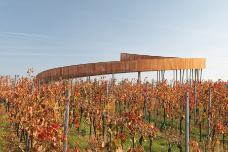 Stezka nad vinohrady, Kobylí