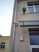 Obr. 12: Nebezpečné přiblížení k jímací soustavě: kamera, světlo, stříška