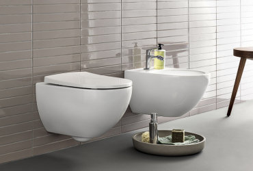 Obr. 4: Toaleta a bidet Geberit Acanto se splachovacím tlačítkem Sigma21