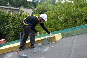 Zateplení šikmé střechy nad krokvemi pomocí izolací z kamenné vlny ROCKWOOL