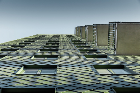 Výškové budovy v Göteborgu s fasádními falcovanými šablonami PREFA