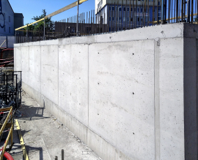Obvodové suteréní stěny bílé vany z betonu Permacrete