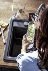 Přehledný dotykový displej umožňuje výběr odpovídajícího nápoje