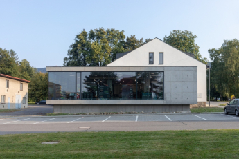  Beton v architektuře – samoobsluha Hruška v Trojanovicích