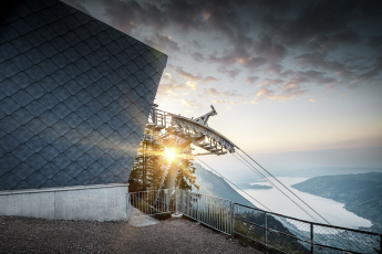 Stanice lanové dráhy Rigi Scheidegg s falcovanou střešní a fasádní šablonou PREFA