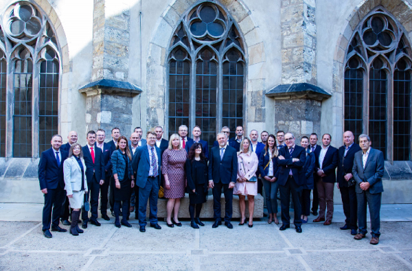 Soutěž Nejlepší výrobce stavebnin roku 2018 – společné foto nominovaných