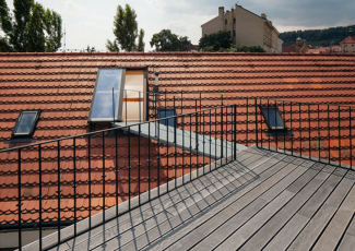 Posuvné střešní dveře Solara v sedlové střeše