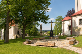 Park u kostela Nanebevzetí Panny Marie v Ústí nad Orlicí, foto archiv města Ústí nad Orlicí