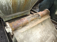 Obr. 15: Kloubové ložisko po demontáži patky sloupu