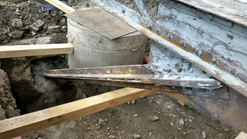 Obr. 23: Zemní táhlo 1C po odkrytí – stav před výměnou