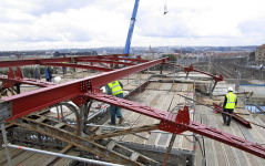 Obr. 32: Montáž nových horních pasů vazníků, vaznic a propojek vaznic