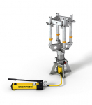 Obr. 2: Zvedací zařízení se skládá z hydraulického zařízení a ruční pumpy