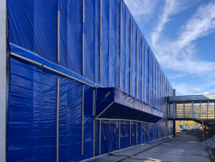 Zabalení budovy při odstraňování materiálů s obsahem azbestu