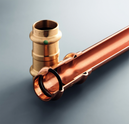 Měď je osvědčeným a vhodným materiálem pro rozvody pitné vody. Uvolňované stopové prvky mají pozitivní vliv na lidské zdraví. Je však potřeba zohlednit, kolik mědi v sobě již obsahuje samotná vedená pitná voda, nejlépe laboratorním testem.