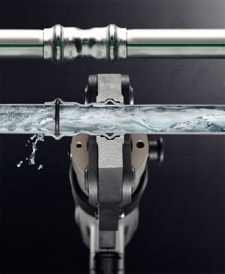 Ušlechtilá ocel je díky svým skvělým vlastnostem jeden z nejvhodnějších materiálů pro vedení rozvodů pitné vody. Bezpečná lisovací technika zajistí precizní spojení, aniž by narušila výborné hygienické prostředí uvnitř trubek.