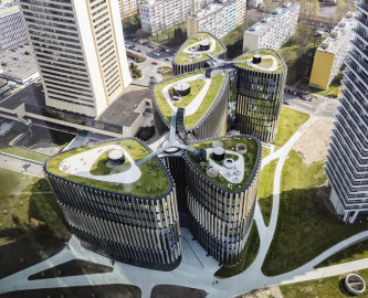 Kompozice stavby byla založena na půdorysu pěti zaoblených trojúhelníků