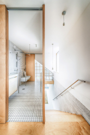 Stěžejní myšlenkou návrhu jsou průhledy domem