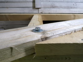 Obr. 19: Ohnutý svorník