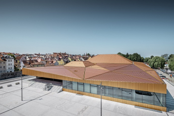 Ostrovní hala v Lindau s unikátní střechou z krytiny Falzonal, foto Croce & WIR