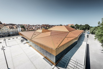 Ostrovní hala v Lindau s unikátní střechou z krytiny Falzonal, foto Croce & WIR