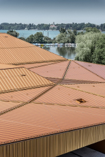 Ostrovní hala v Lindau s unikátní střechou z krytiny Falzonal, foto Croce & WIR