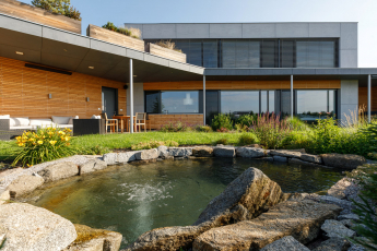 Rodinný dům v Borku u Českých Budějovic postavený za použití cihelného systému HELUZ a hliníkových systémů Schüco