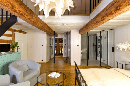 Apartmány v „kamenné“ části objektu byly zařízeny ve stylu české chalupy