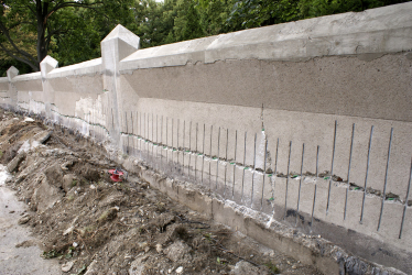 Obr. 15: Sešívání horizontálních trhlin helikální výztuží