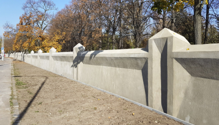 Obr. 21: Západní úsek zdi u Ďáblické ulice po sanaci