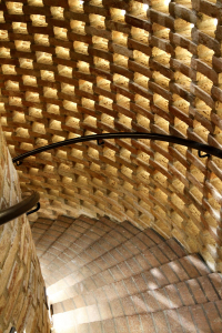 Podzemní část je přístupná po barokizujícím točitém schodišti