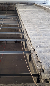 Obr. 1: Uložení desek na ocelové vazníky, rekonstrukce Janáčkova divadla v Brně