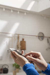 VELUX ACTIVE umožňuje ovládání pomocí senzorů, smartphonem i manuálně