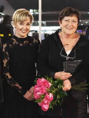 Osobností střechařského oboru se stala Ing. Eva Hellerová (vpravo)