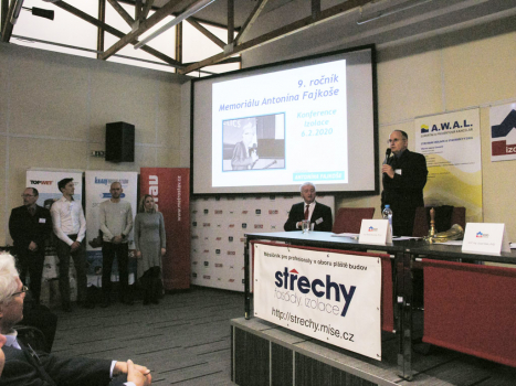 Josef Krupka vyhlašuje výsledky 9. ročníku Memoriálu Antonín Fajkoše