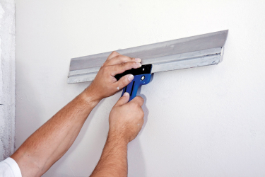 Finální stěrkování gletovací špachtlí 