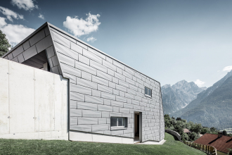 Haus K. v Dölsachu s aluminiovými fasádami a střechami