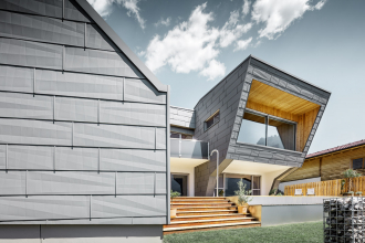 Haus K. v Dölsachu s aluminiovými fasádami a střechami