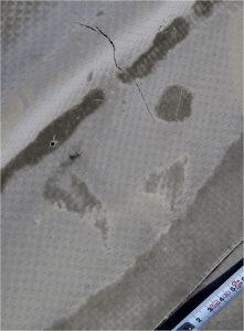 Obr. 6: Smršťovací trhlina ve fóliové hydroizolaci