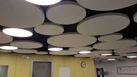 TOPIQ SONIC Element ve vstupním prostoru bazénu v Rožnově pod Radhoštěm