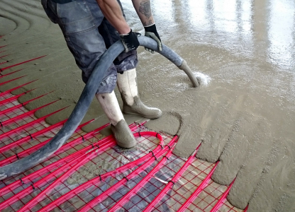 Ukládka samonivelačních litých potěrů