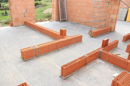 Svojí štíhlejší konstrukcí vytvoří HELUZ AKU KOMPAKT 21 větší užitný prostor a tím umožní dosáhnout vyšší užitné plochy v rámci bytu